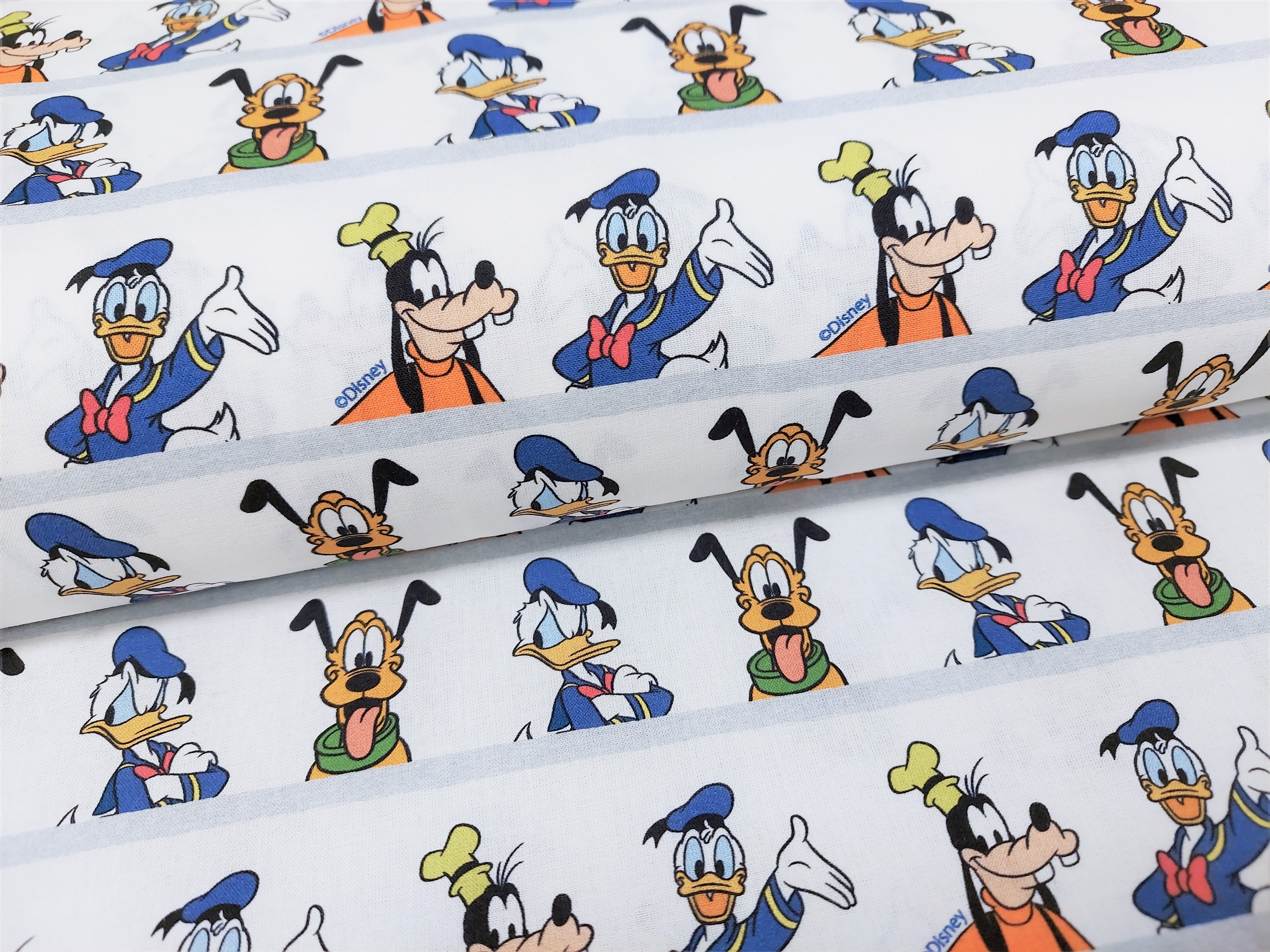 Baumwollstoff Lizenz mit Walt Disney Donald Duck, Goofy und Pluto, Digitaldruck - weiß 