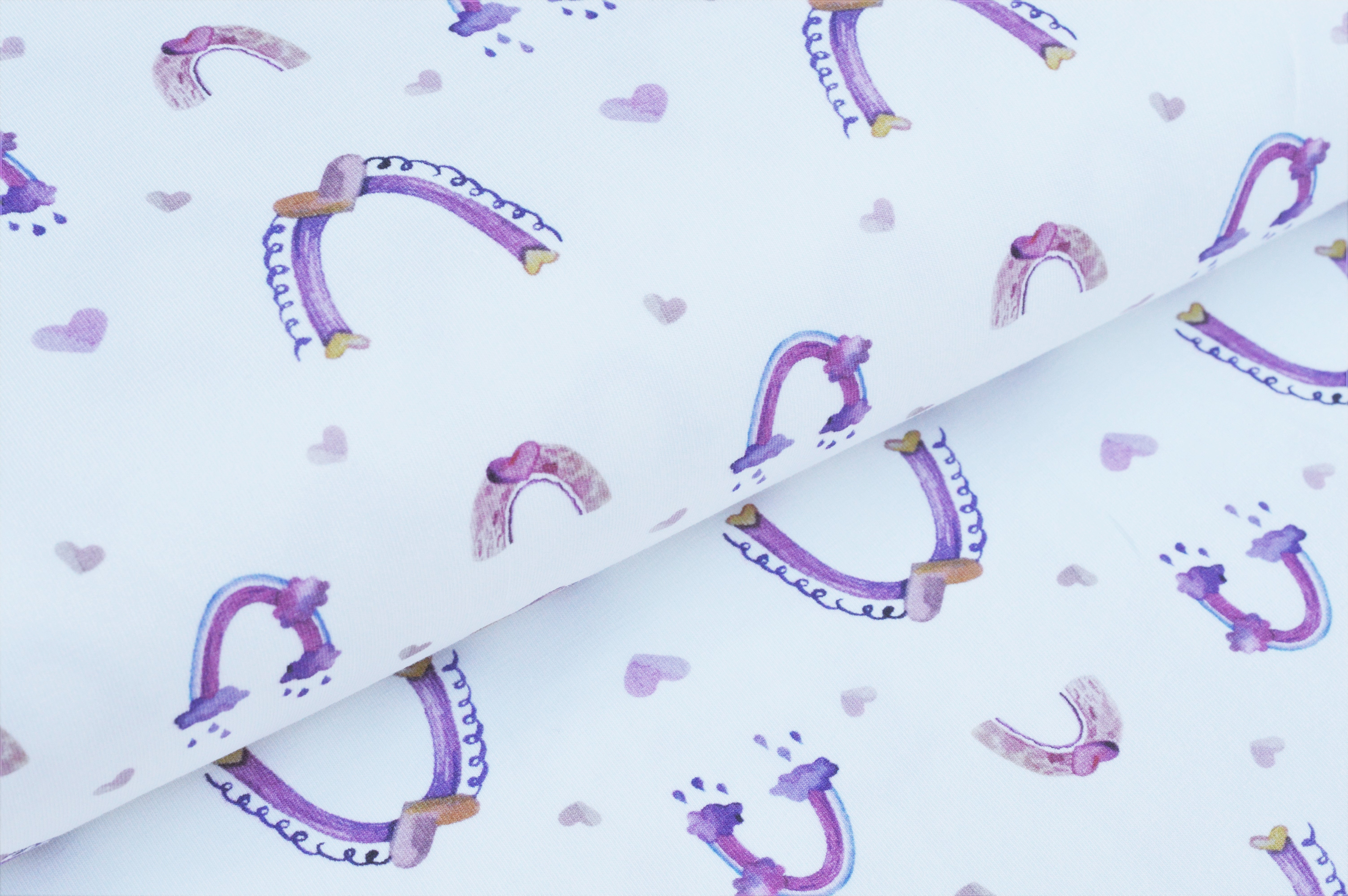 Digitaljersey Snoozy Fabrics mit Regenbögen und Herzen - ecru