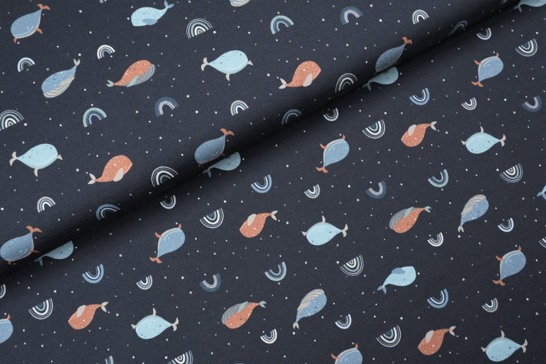 Digitaljersey "Baby Whales" mit Regenbögen und Walen - navy