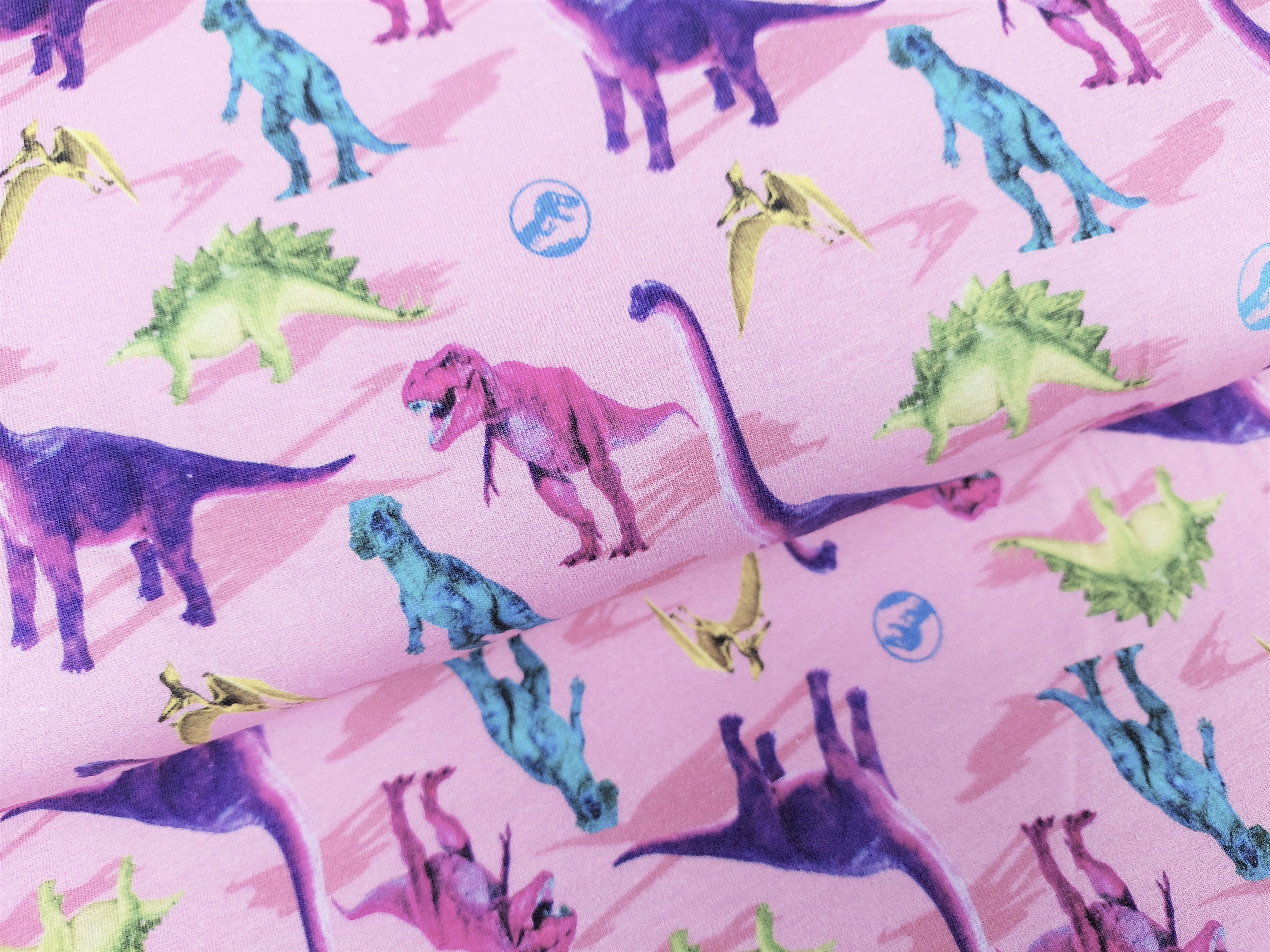 Digitaljersey "Jurassic World" rosa mit Dinosauriern  - Lizenzstoff   