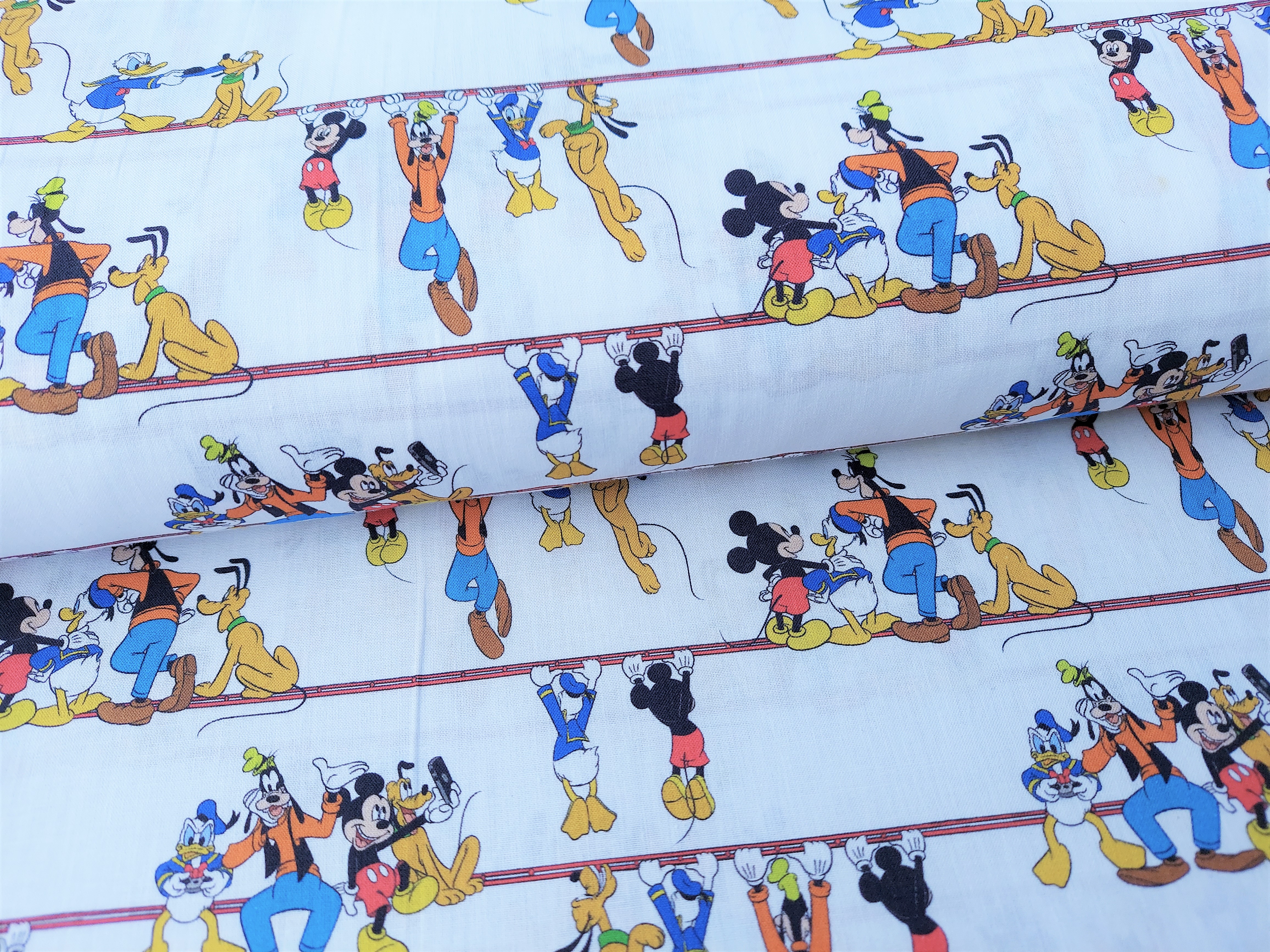 Baumwollstoff Lizenz mit Mickey Maus, Donald Duck, Goofey und Pluto, Digitaldruck - weiß  