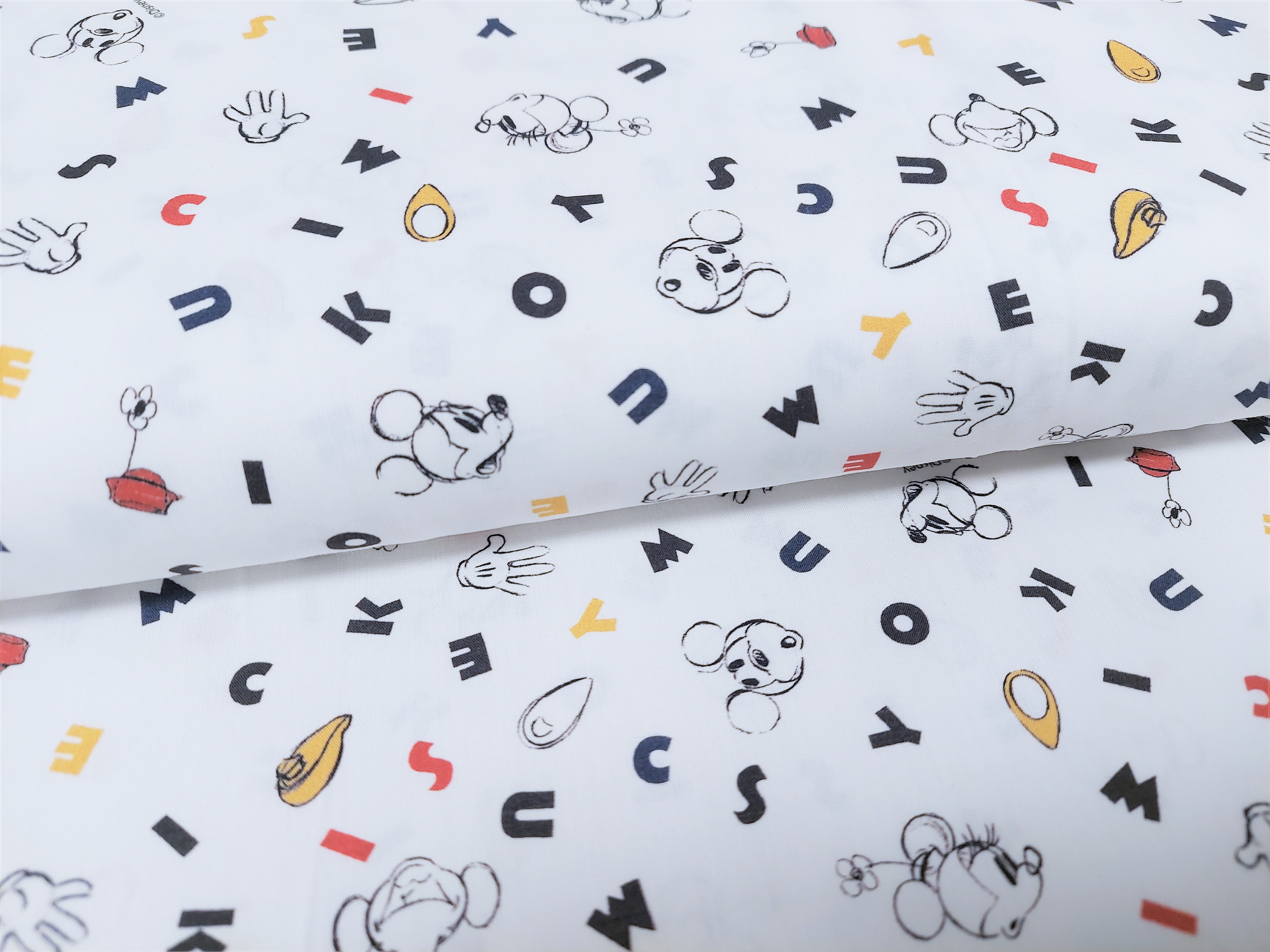Baumwollstoff Lizenz mit Walt Disney`s Micky Maus und Buchstaben, Digitaldruck - weiß
