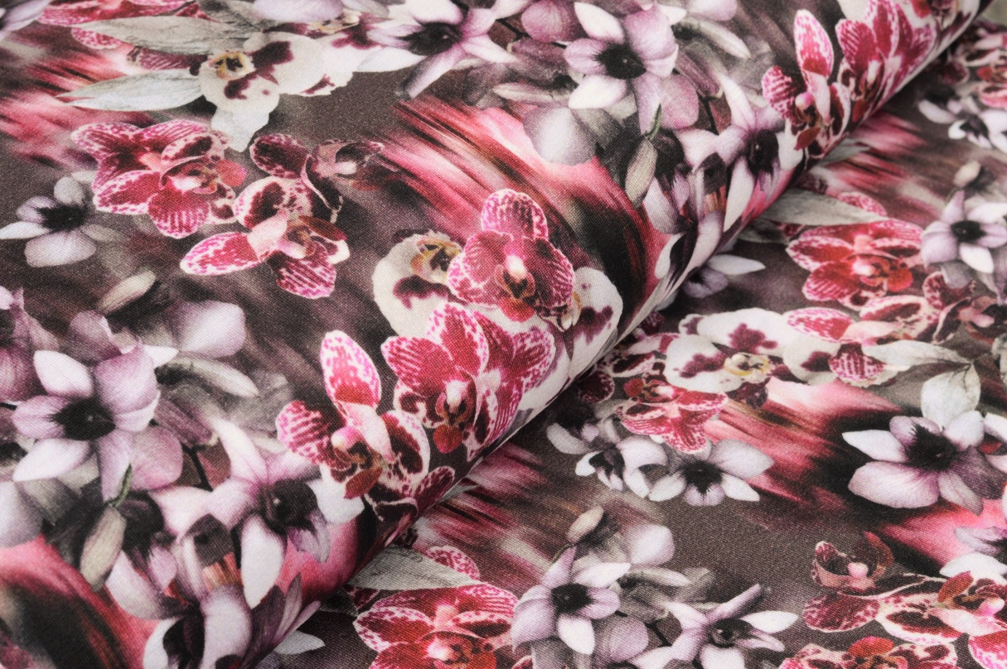 Digital Viskosejersey braun mit Orchideen