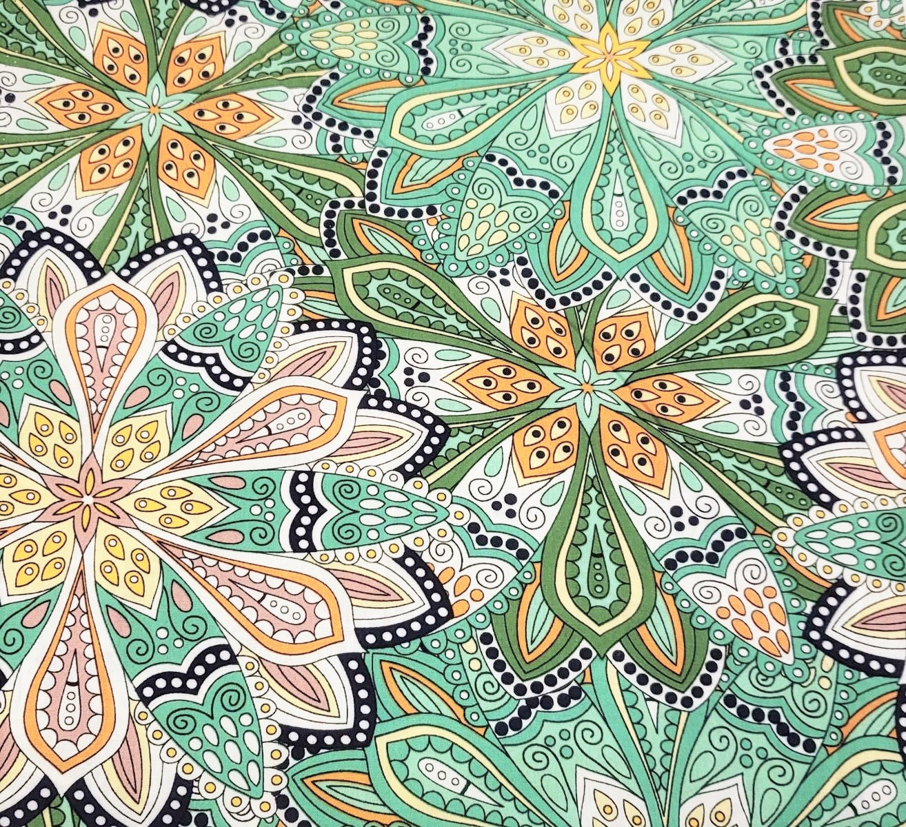 Viskose Winta Digital mit Mandala-Blumen - grün
