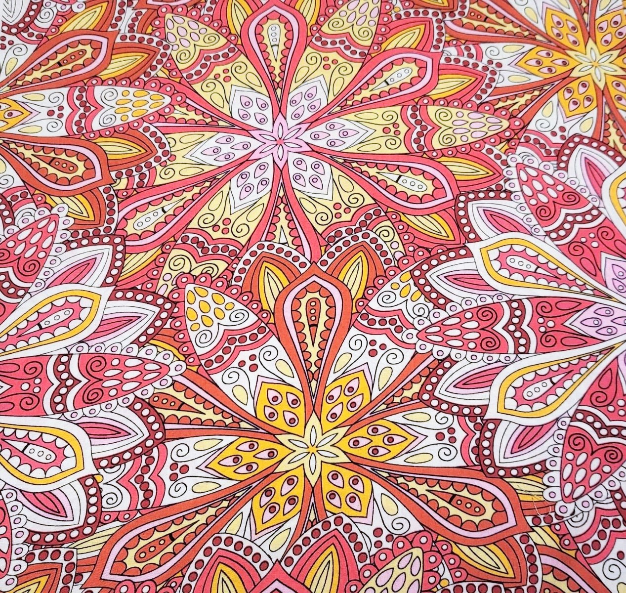 Viskose Winta Digital mit Mandala-Blumen - fuchsia